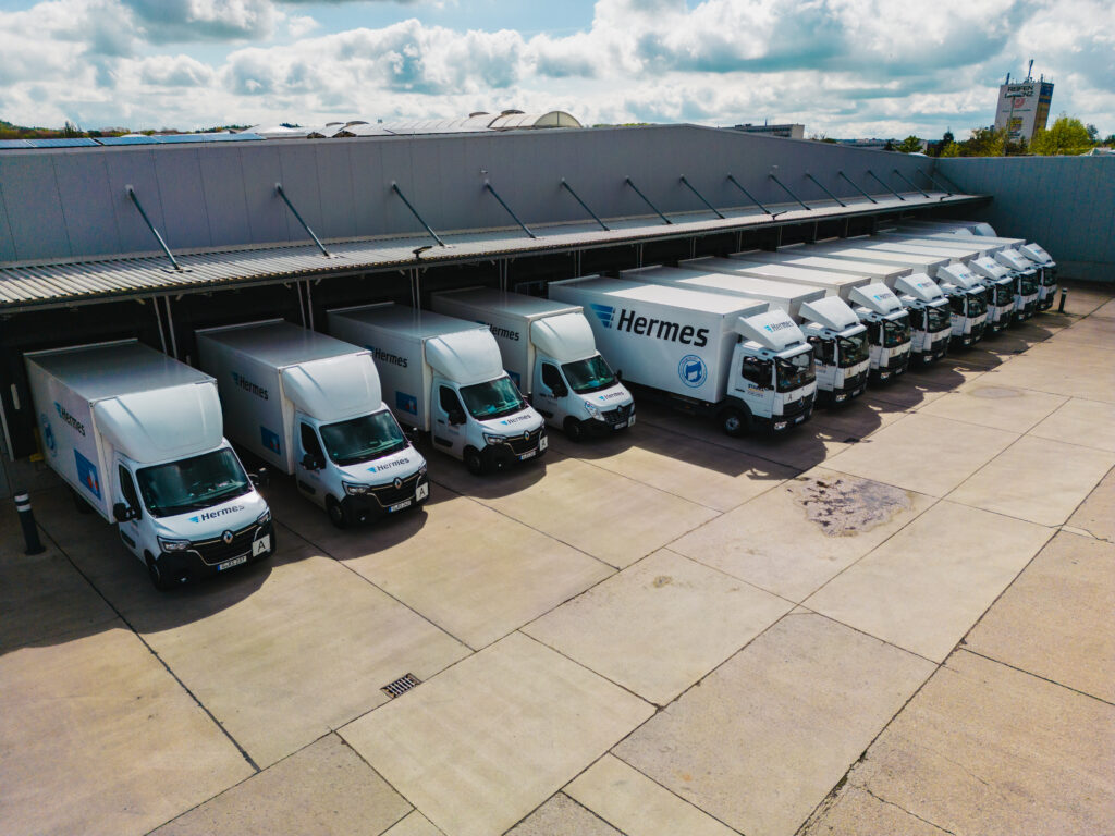 Fahrzeuge zum Möbeltransport und Neumöbellogistik