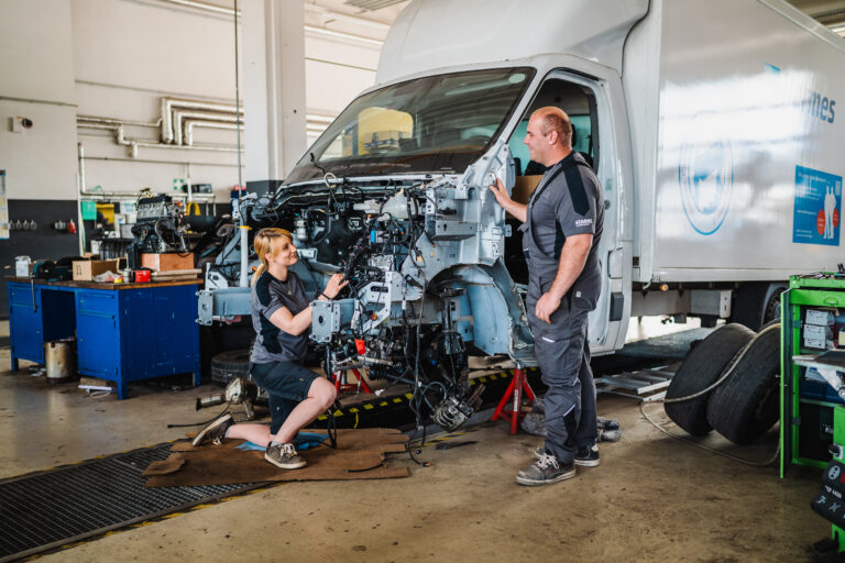 Werkstattservice bei Starke Fahrzeugbau
